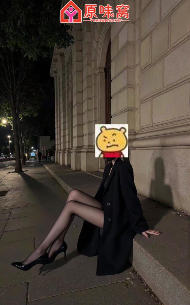 白痴贱狗，把你的狗脸主动贴到人家的脚底上吮吸哦～加Q2027762958-陪聊调教sm小窝-原味窝官方-原味窝