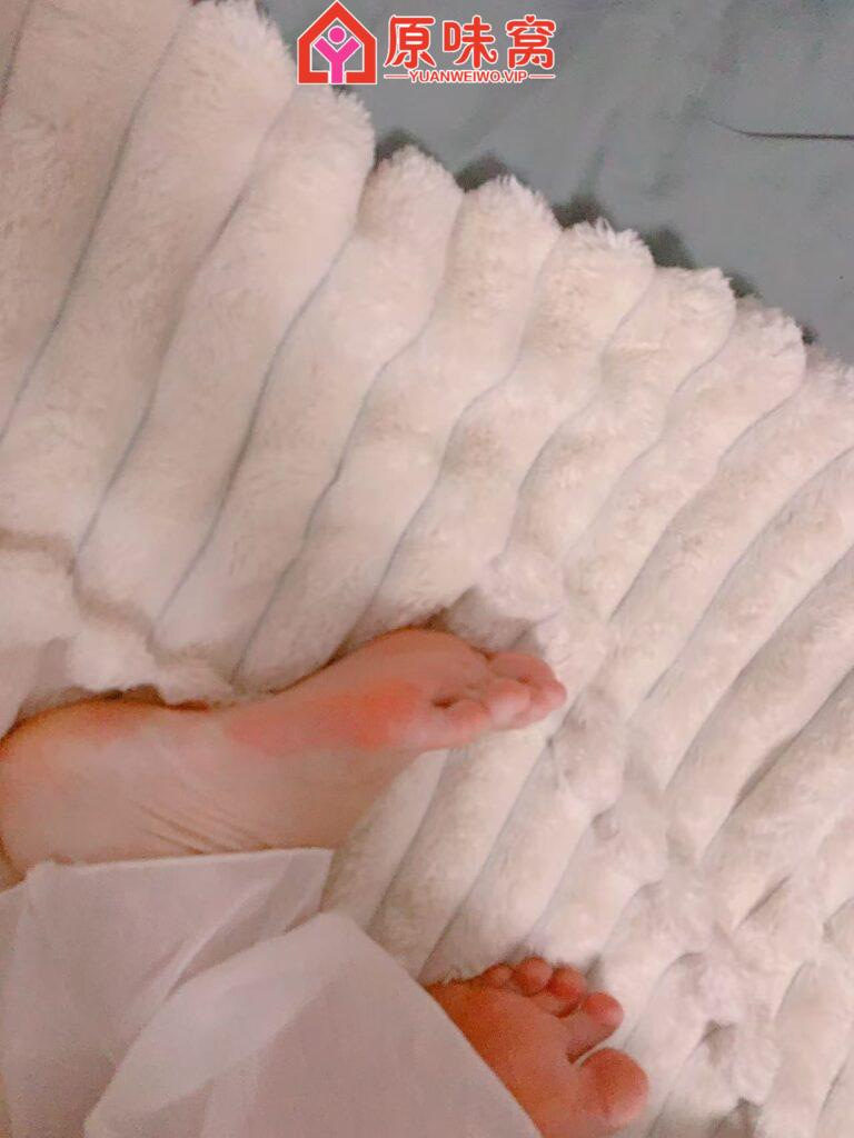 少女的酸酸脚 踩你什么感觉呢-原味袜子小窝-原味窝官方-原味窝