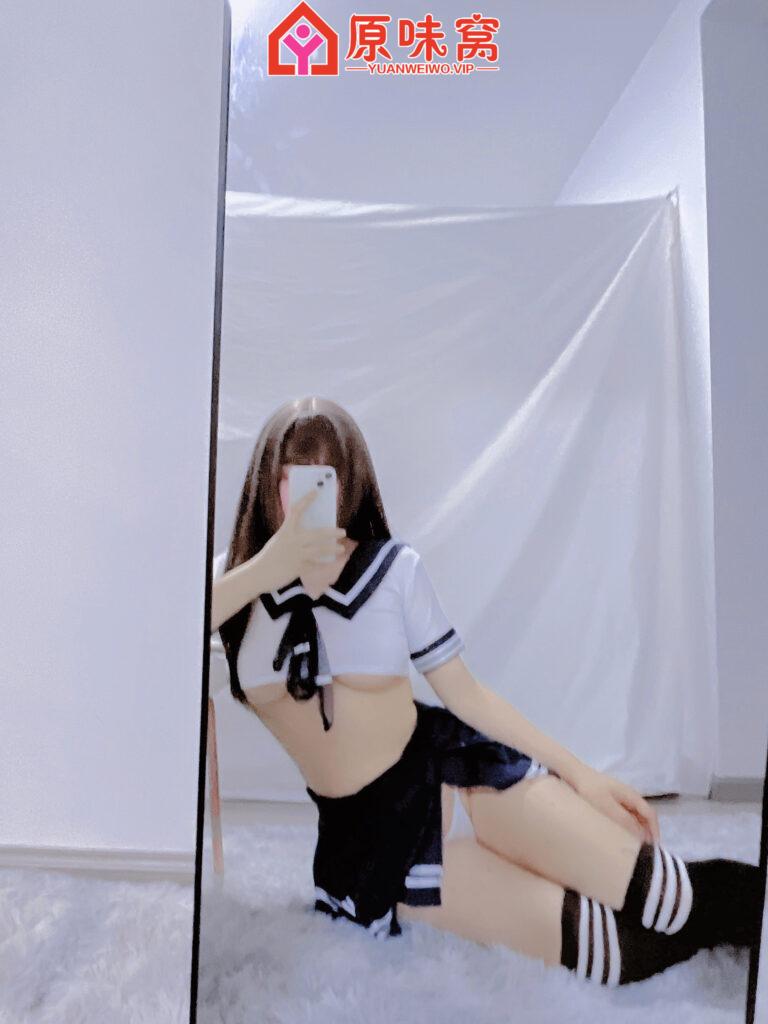 1EAE90A72817D3686558F60E05D3439E